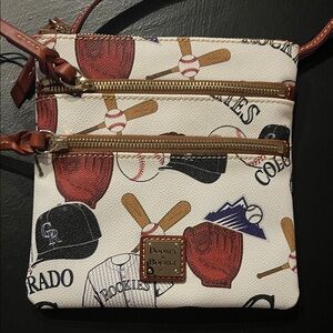 ⚾️⚾️BASEBALL ⚾️⚾️Dooney & Bourke Baseball Print Crossbody Bag - Cream and Red